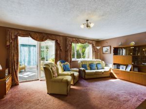 Living room- click for photo gallery